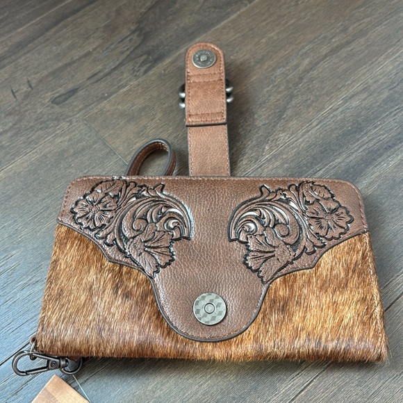 Justin Boots Wristlet/Wallet,hair hide,bone inlay,magnetic close,multisection - Picture 4 of 11